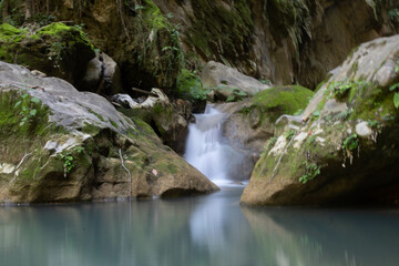 larga exposición cascada en Aconco, Puebla