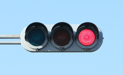 青空バックの日本の青信号機　交差点