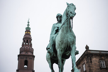 Obraz premium Aged bronze statue of a horseman