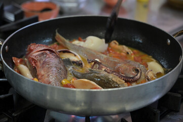andrea zuppa di pesce in padella sul fuocoveneziano