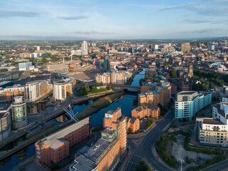 Obraz premium Leeds skyline during a summer sunrise