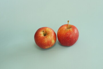 red apples