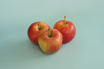 red apples