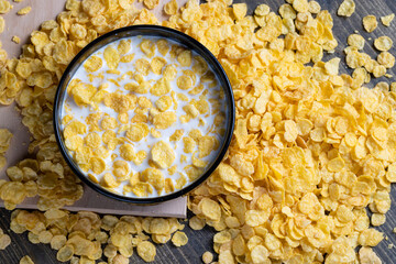 dry breakfast corn flakes of yellow color , close up