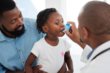 Doctor helping a child patient with an asthma inhaler in his office at the medical clinic. Healthcare worker consulting a girl with chest or respiratory problems with pump in a childrens hospital - obrazy, fototapety, plakaty