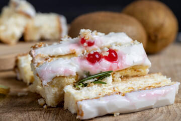 curd cake to cover with icing sugar on top