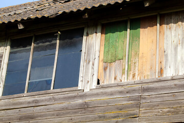 Fototapeta na wymiar Old wooden house in the countryside