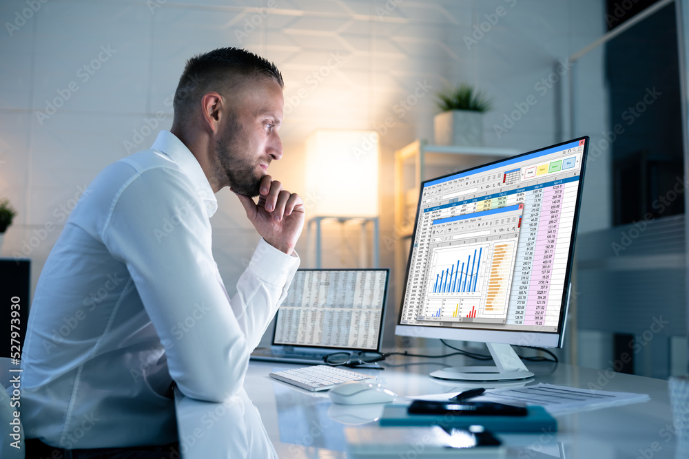 Aufkleber analyst working with spreadsheet business data