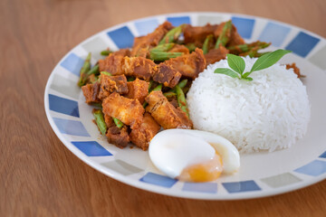 Thai Food A la carte : Stir fried crispy pork with red curry paste