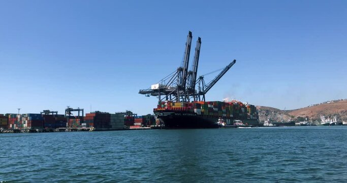 Bote de Contenedores - Malec&oacute;n en M&eacute;xico - Puerto de carga