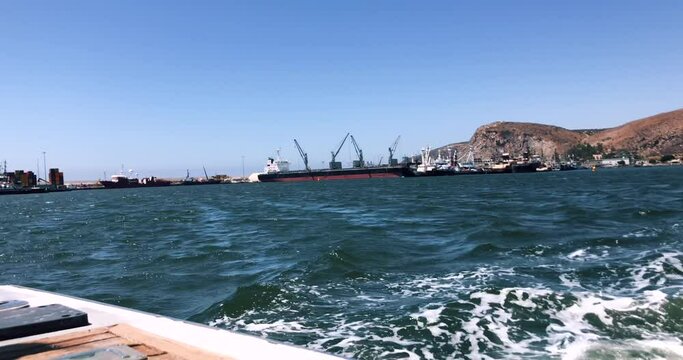 Viaje por Malec&oacute;n en M&eacute;xico - Puerto de carga