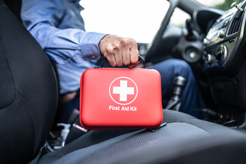 First Aid Kit In Car - obrazy, fototapety, plakaty