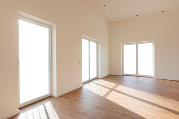 Leeres Zimmer mit Durchblick ins Freie