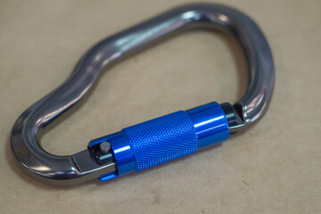 Large, pear-shaped locking carabiner for belay stations. Aluminum carabiber for climbing and...