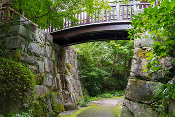 庭園の石垣と橋