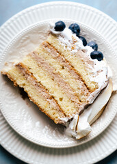 burnt meringue birthday cake with blueberries sweet torte vanilla cake happy feels peace of cake 
