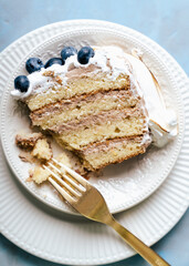 burnt meringue birthday cake with blueberries sweet torte vanilla cake happy feels peace of cake 