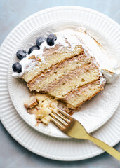 burnt meringue birthday cake with blueberries sweet torte vanilla cake happy feels peace of cake 