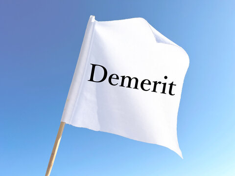 強風にはためく白い旗_Demerit文字入り