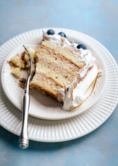 burnt meringue birthday cake with blueberries sweet torte vanilla cake happy feels peace of cake 