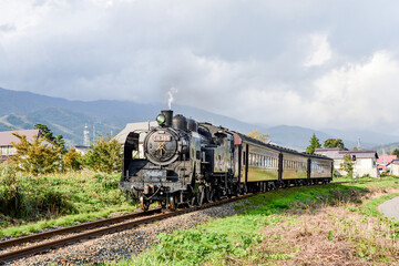 Fototapeta na wymiar 蒸気機関車　C11系325号機　SL ディーゼル機関車