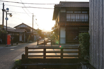 静かな春の朝、倉吉の美しい街並み（鳥取県）