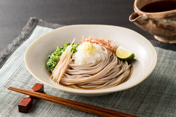 夏の冷しぶっかけ蕎麦