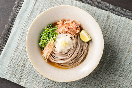 夏の冷しぶっかけ蕎麦