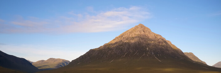 Buachaille Etive Mor during autumn with River Etive in foreground - obrazy, fototapety, plakaty