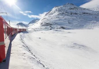 Papier Peint photo Viaduc de Landwasser Red Express in the Winter Season, Swiss Alps Grindelwald, Switzerland
