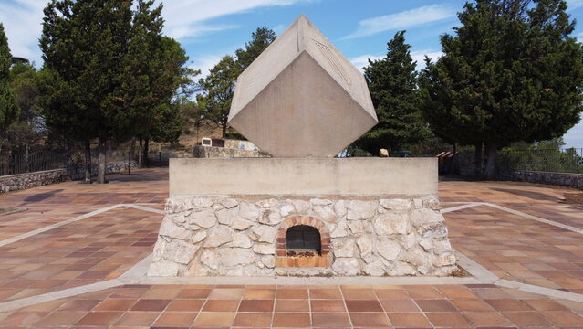 Monument a la Pau-Cota 705-Punta Alta-Pinell de Brai-Terra Alta-Catalunya