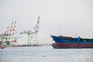 Obraz premium cargo ship in port