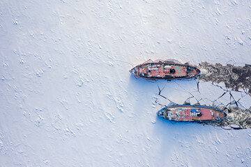 Icebreakers on Vistula river crushes the ice, 2020-02-18, Poland