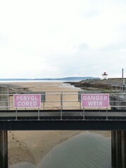 harbour bridge danger sign