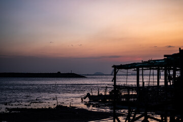 Fototapeta na wymiar sunset over the sea, fishing village