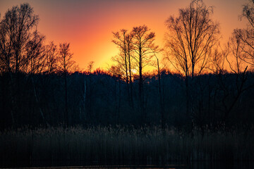 Zachód słońca nad wodą