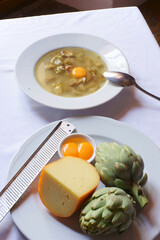 Restaurante Sa Plaça.Sopa de carxofes. Petra.Mallorca.Baleares.España.