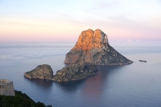 Es Vedra, torre des Savinar (Torre del Pirata). sant Josep de Sa Talaia.Ibiza.Islas Pitiusas.Baleares.Espa&ntilde;a.
