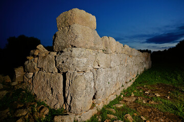 Recinto rectangular.Yacimiento arqueologico de s' Hospitalet Vell. 1000-900 antes de Jesucristo.Mallorca.Islas Baleares. España. © Tolo