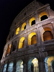 Naklejka premium colosseum at night