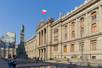 Fototapeta na wymiar Palacio de los Tribunales de Justicia de Santiago