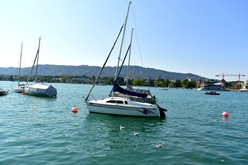 Obraz premium boats on the lake