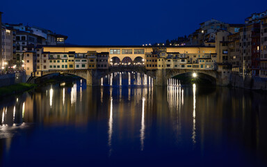 Fierenze - Ponte Vecchio all'ora blu.
