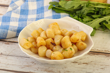 Roasted delicous scallop in the bowl