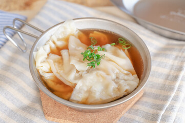シェラカップで作るワンタンスープ