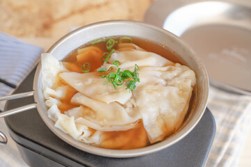 シェラカップで作るワンタンスープ