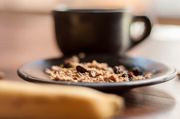 Banana, oats, raisins and almonds. Preparation. Vegan. Healthy.