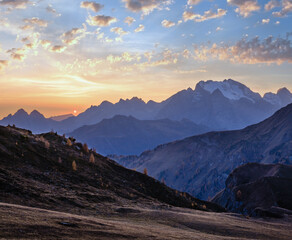 Obraz na płótnie Canvas Mountain evening dusk peaceful hazy view from Giau Pass.