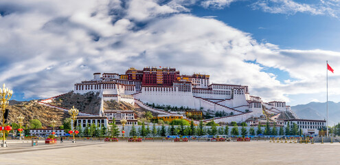 Potala Palace of Lhasa city Xizang Autonomous Region, China. - obrazy, fototapety, plakaty