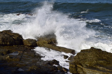 岩場の荒波 山形県庄内 日本海